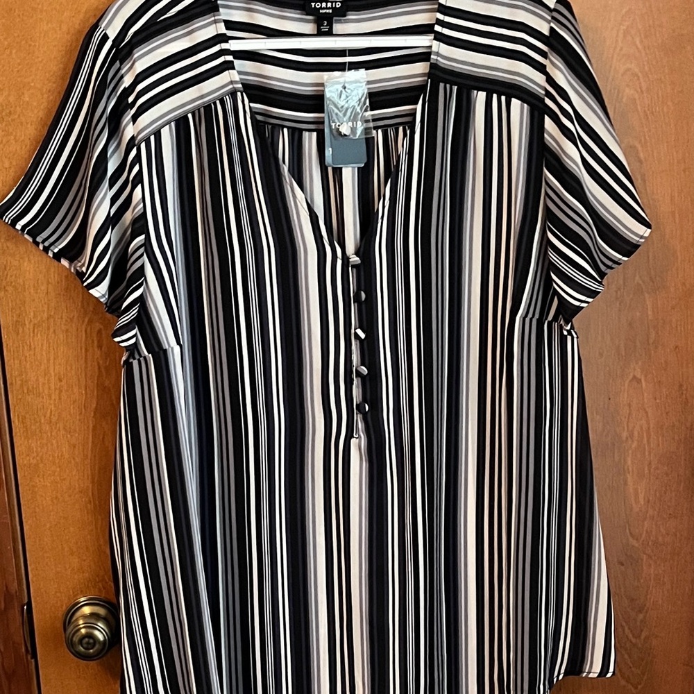 Torrid NWT size 3 equivalent 3X Vertical Stripe Blouse
